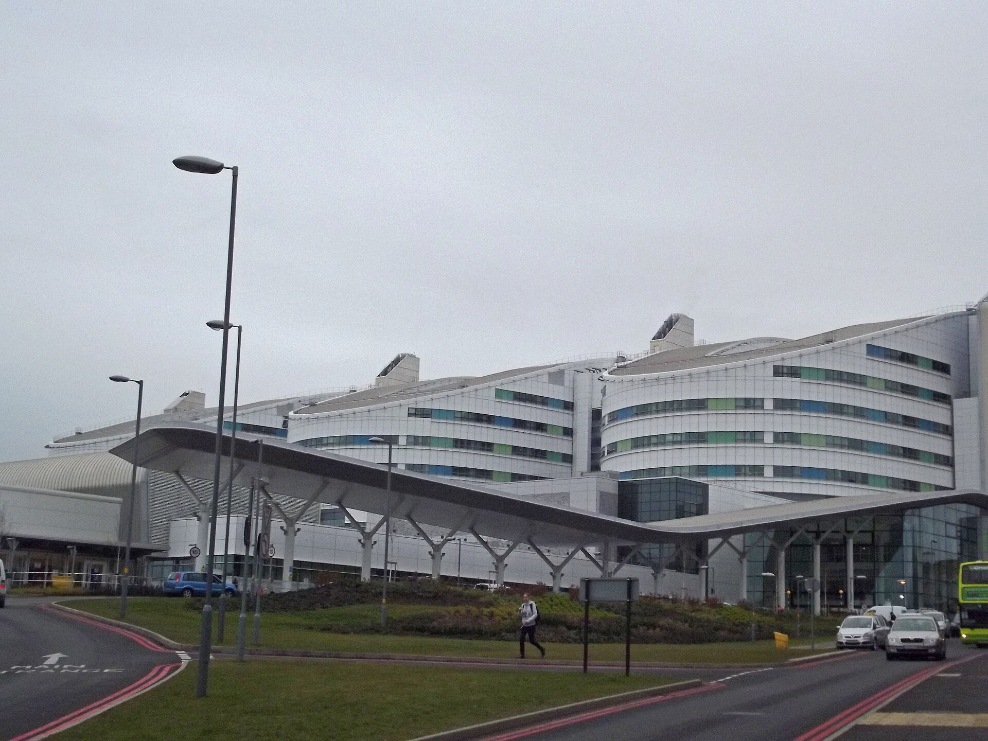 Queen Elizabeth Hospital Birmingham building and landscaped approach